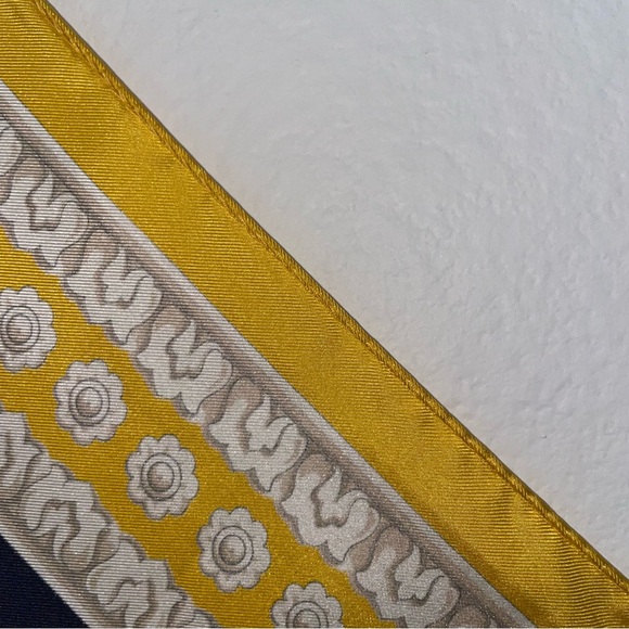 Luxury Versace silk scarf 35" square yellow gold navy cream baroque design NWOT - Picture 13 of 16